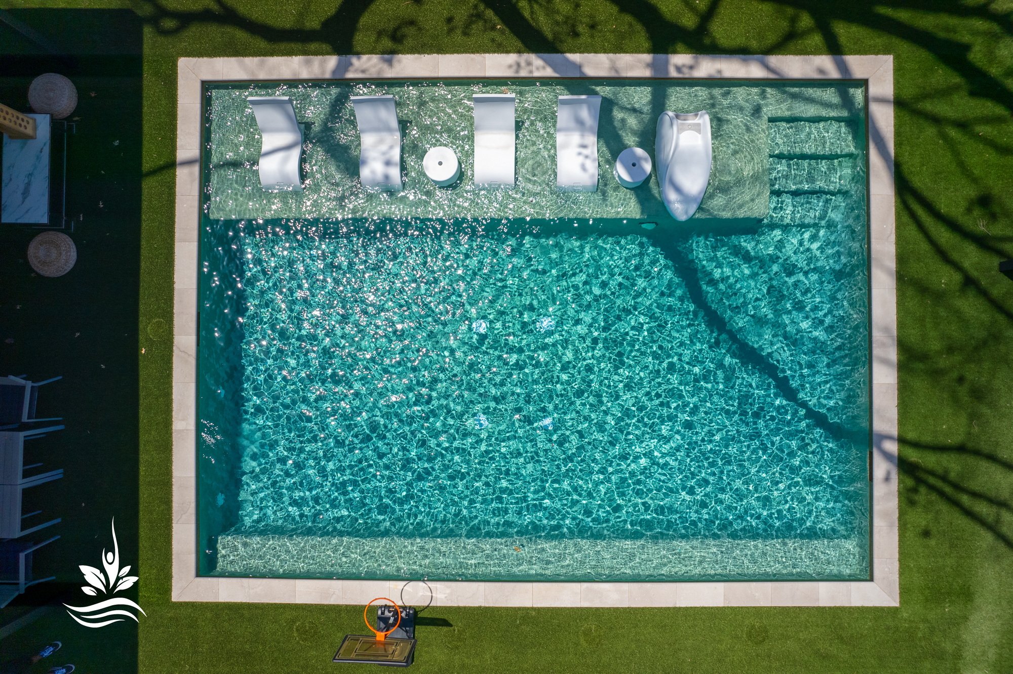 Geometric inground swimming pool
